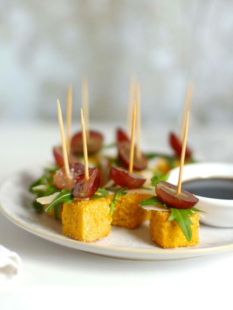Elegant Wallpaper: Polenta Bites with Arugula & Grapes Appetizer