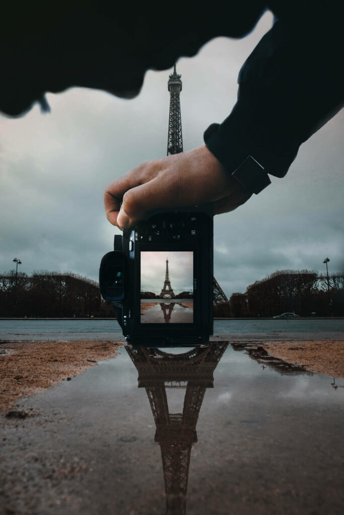 Elegant Eiffel Tower Wallpaper: Artistic DSLR Reflection in Puddle
