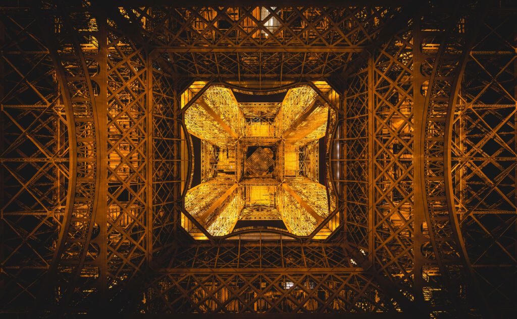 Golden Eiffel Tower Wallpaper: Intricate Architectural Brilliance