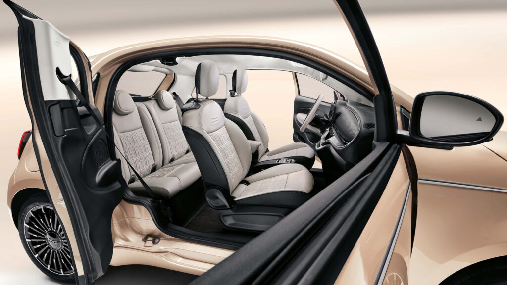 Elegant Fiat Car Interior Wallpaper: Modern Design & Luxurious Style