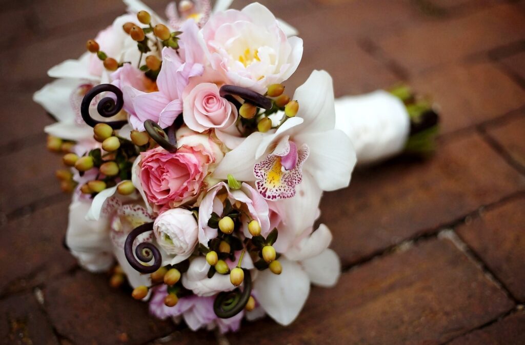Elegant Floral Wallpaper: Vibrant Roses & Irises Bouquet Background