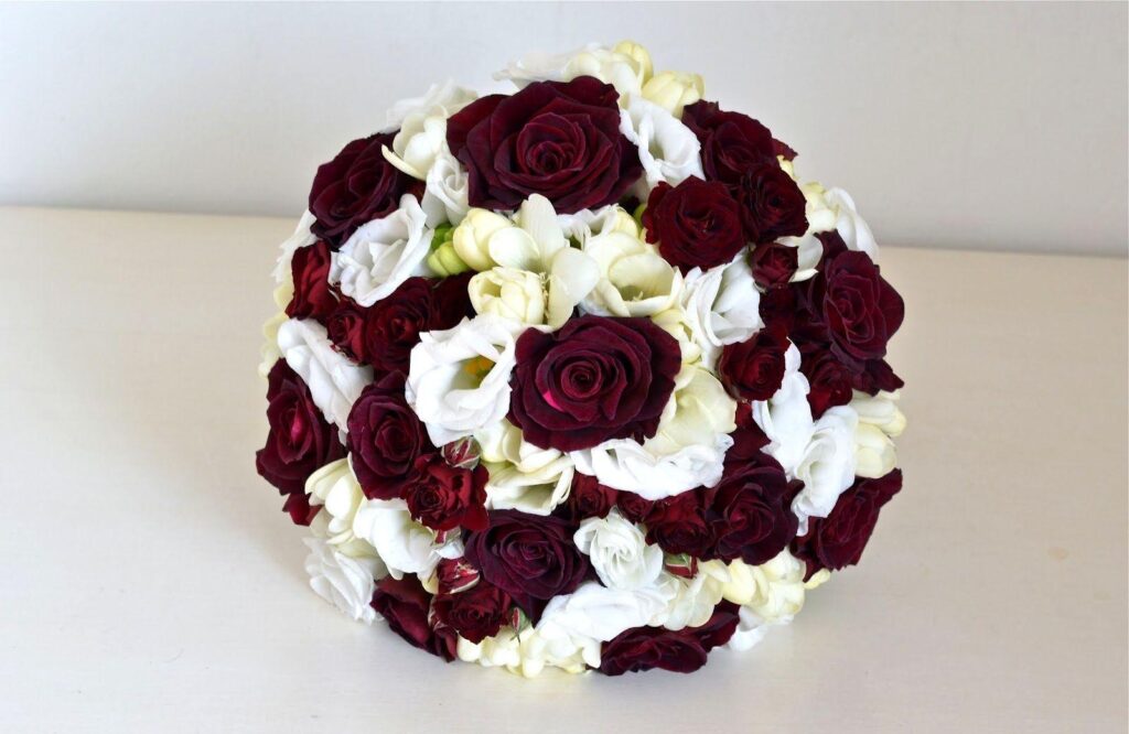 Elegant Floral Bouquet Wallpaper: Red Roses & White Freesias
