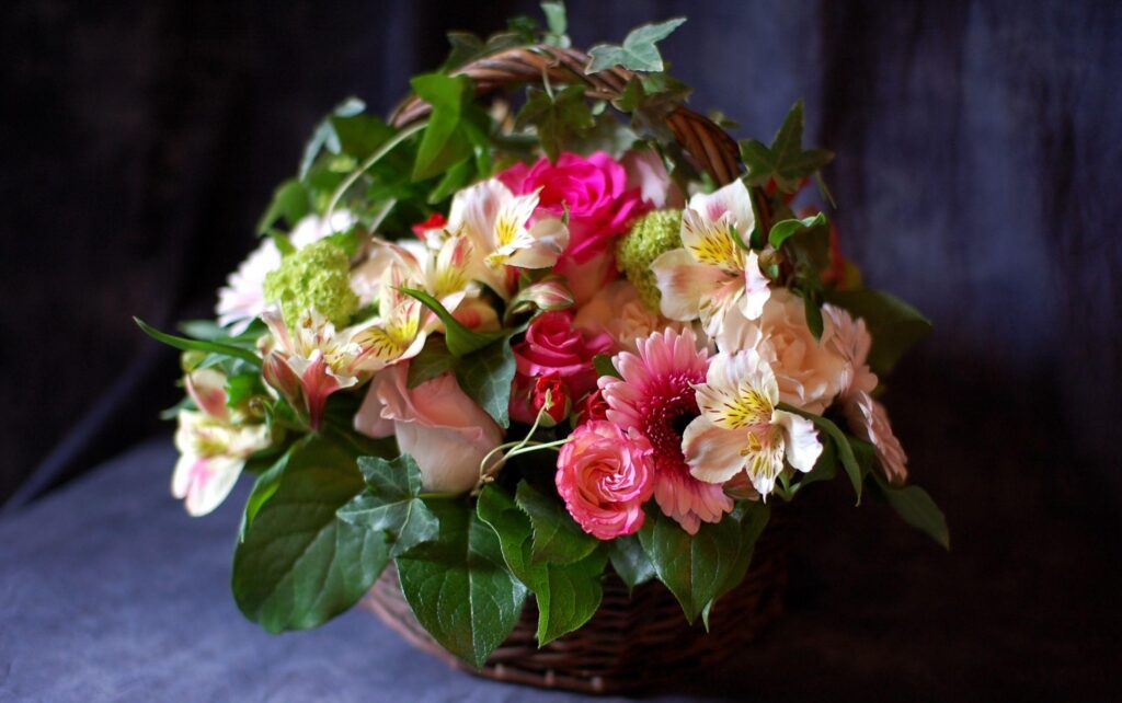 Elegant Floral Wallpaper: Roses, Gerberas & Alstroemeria in Basket