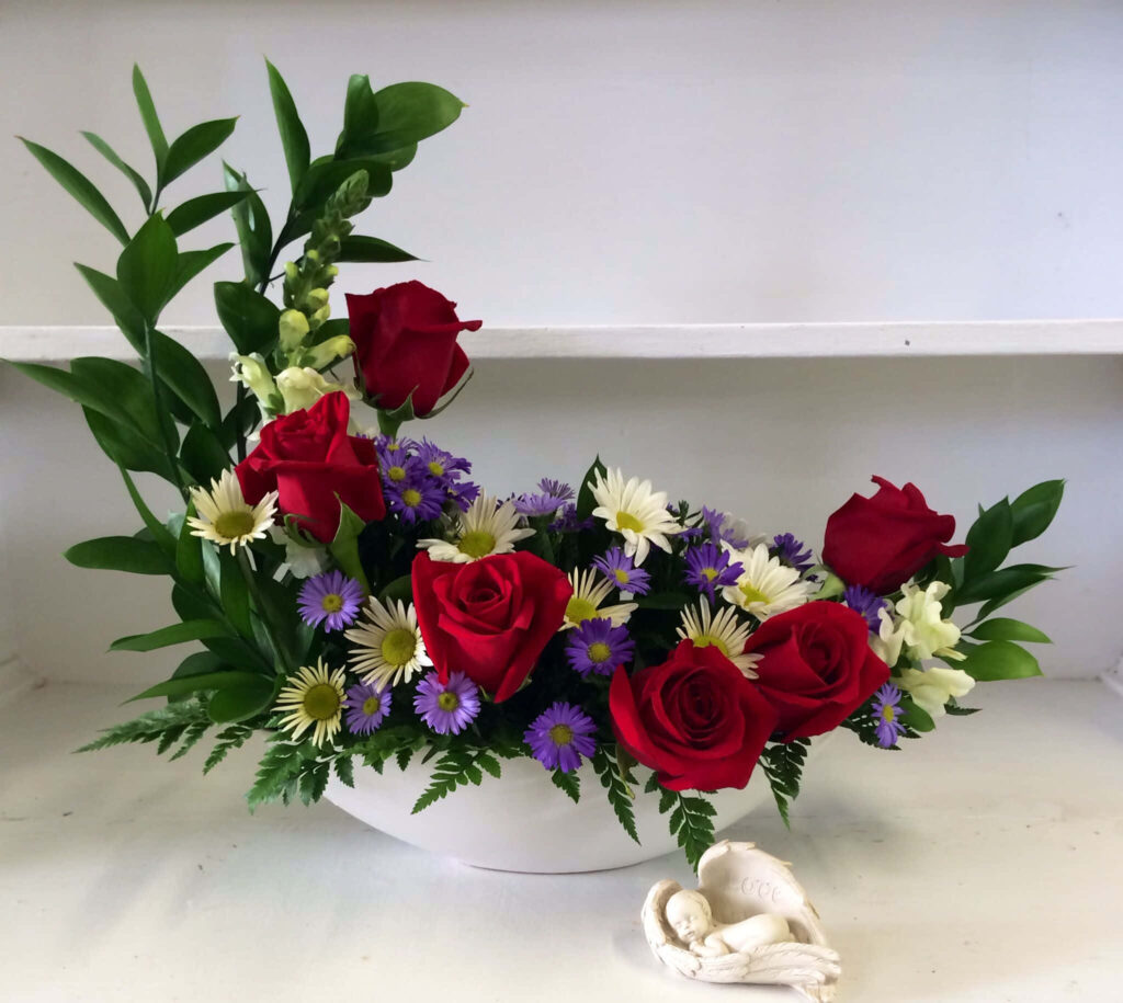 Elegant Floral Wallpaper: Red Roses, Daisies & Purple Asters