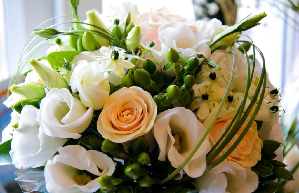 Elegant Floral Wallpaper: Soft Lisianthus & Roses with Greenery