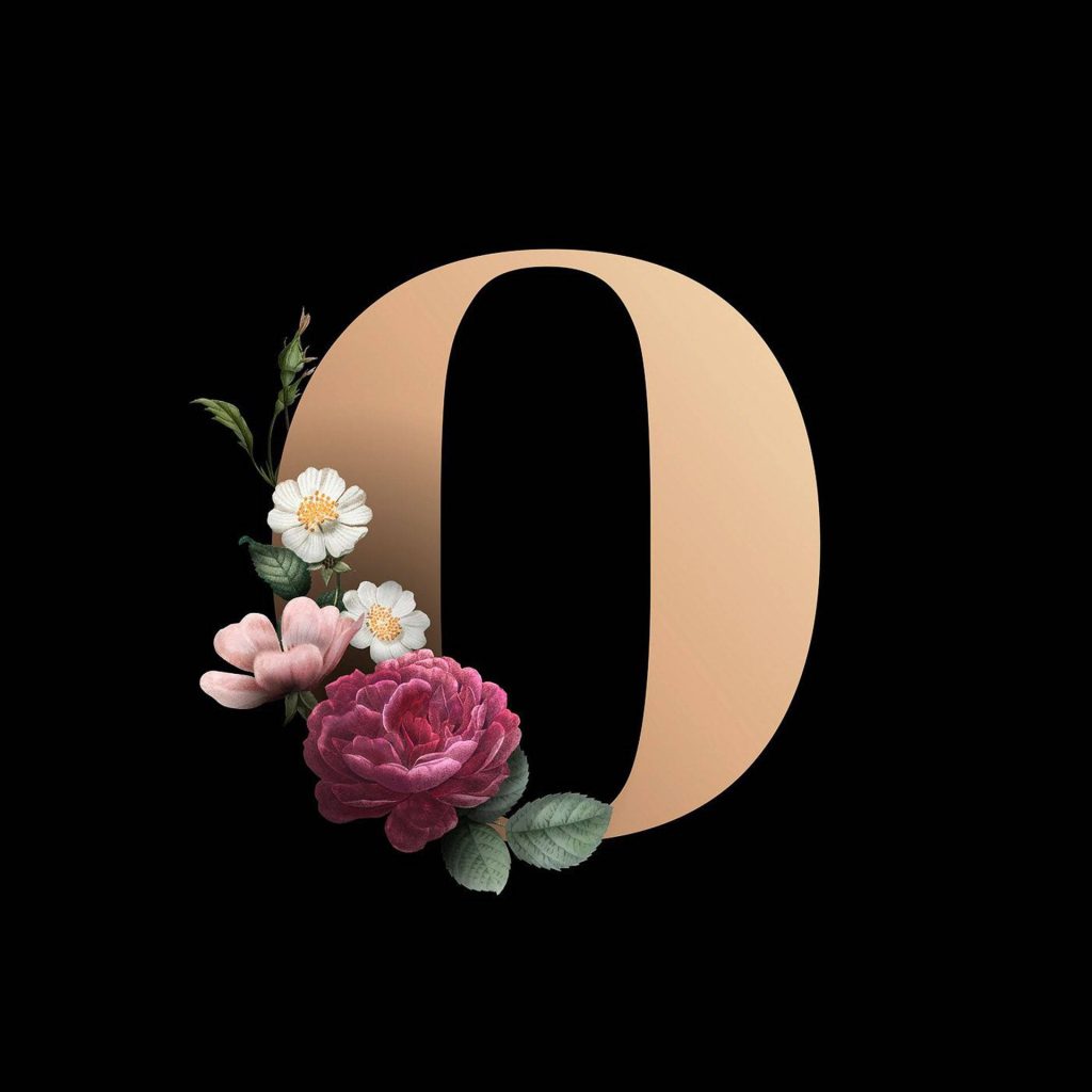 Elegant golden letter O wallpaper with pink roses white blossoms on black background floral design