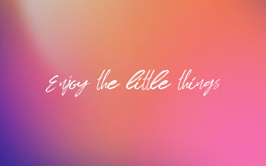 Minimalist Gradient Wallpaper: 'Enjoy the Little Things' Design