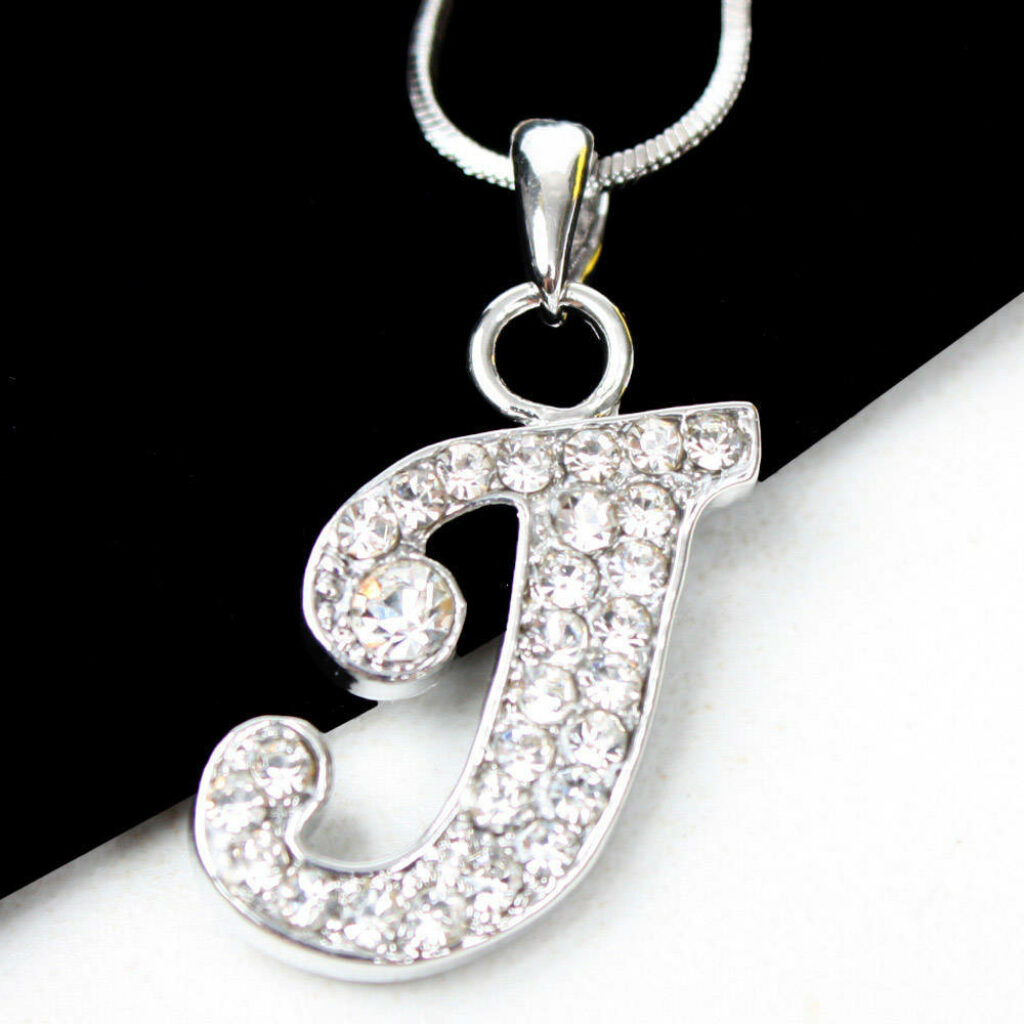 Elegant J Pendant Wallpaper with Sparkling Diamonds on Contrasting Background