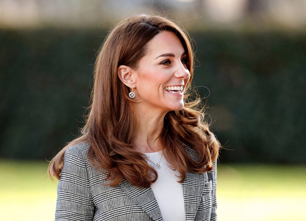 Kate Middleton side view smiling outdoors elegant natural background wallpaper image
