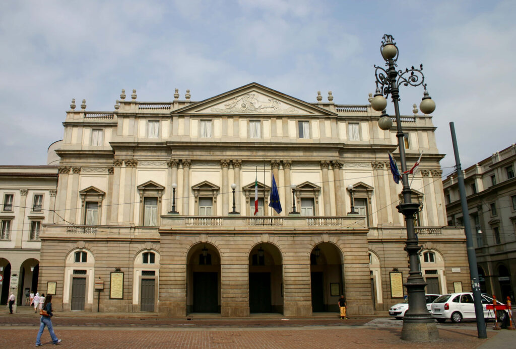 Elegant La Scala Opera House Wallpaper - Historic Milan Architecture