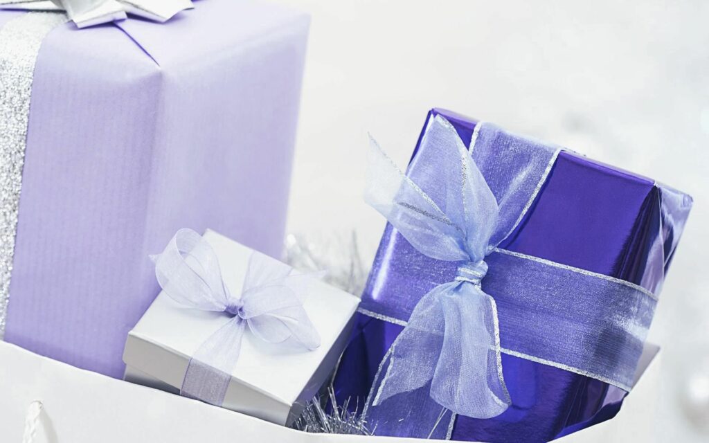 Elegant Lilac & White Gift Box Wallpaper for Festive Celebrations
