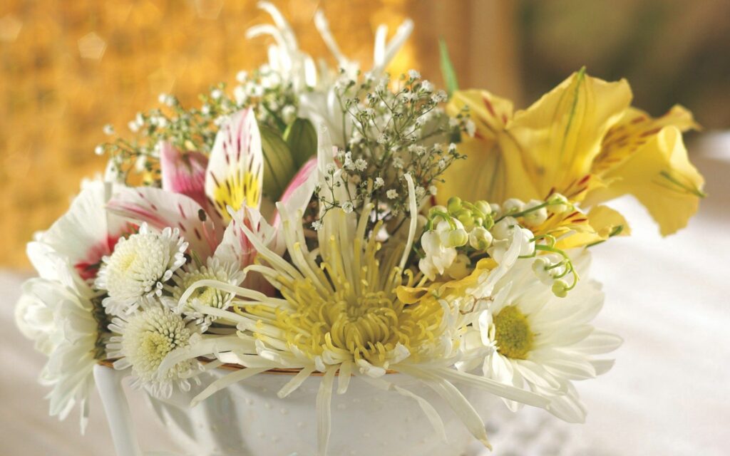 Elegant Mixed Flower Bouquet Wallpaper - Close-Up Serenity