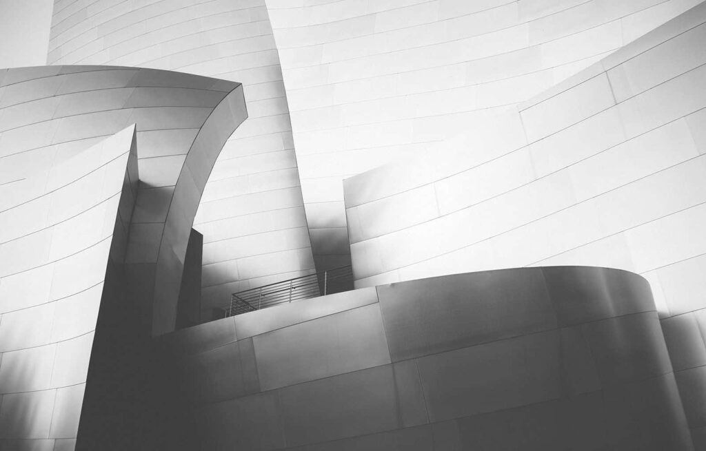 Majestic Monochrome Cityscape Wallpaper: Modern Urban Elegance