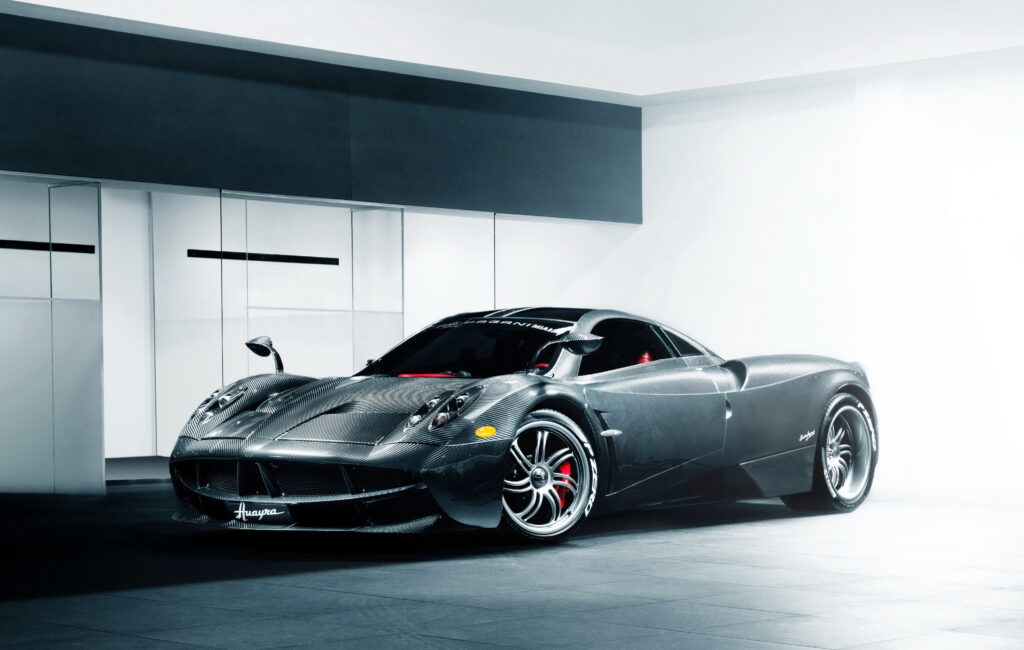 Stunning Pagani Huayra Wallpaper: Aerodynamic Luxury Design