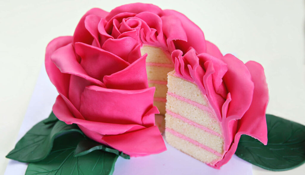 Elegant Pink Rose Cake Wallpaper: Intricate Floral Design