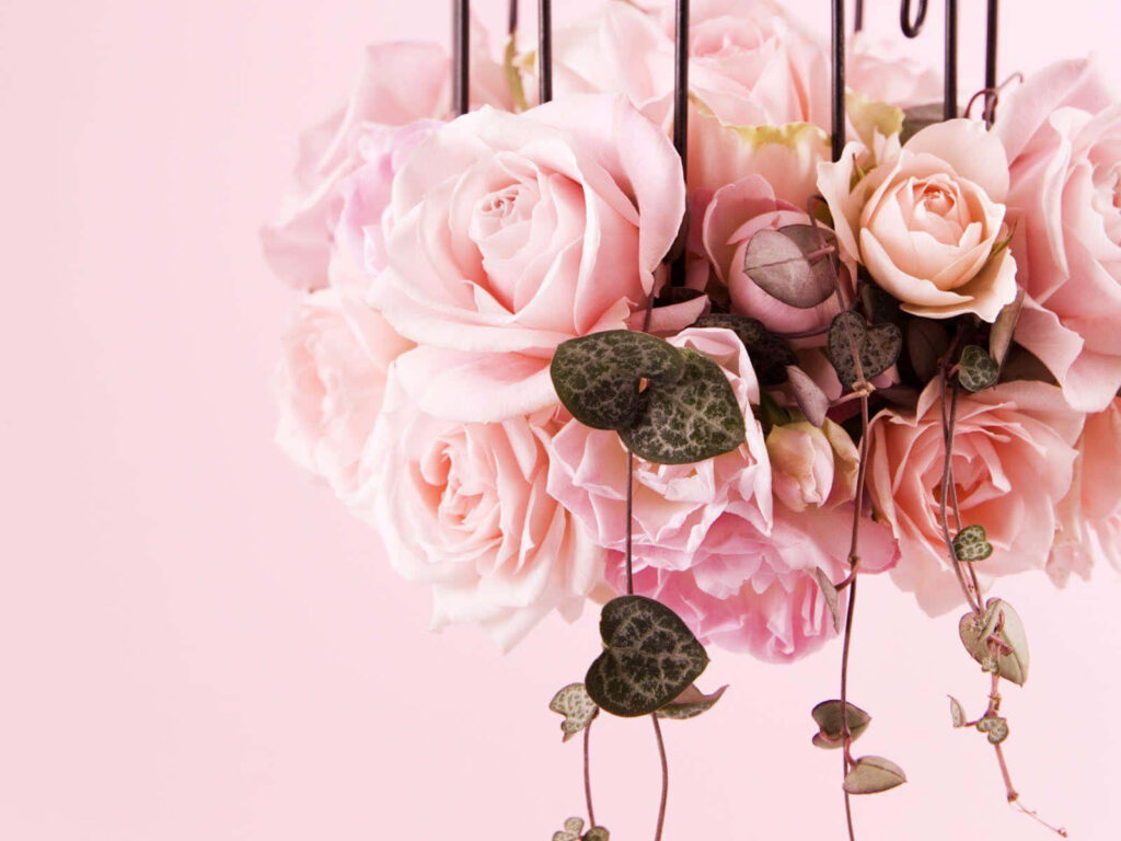 Elegant Floral Wallpaper: Pink Roses & Greenery for Weddings