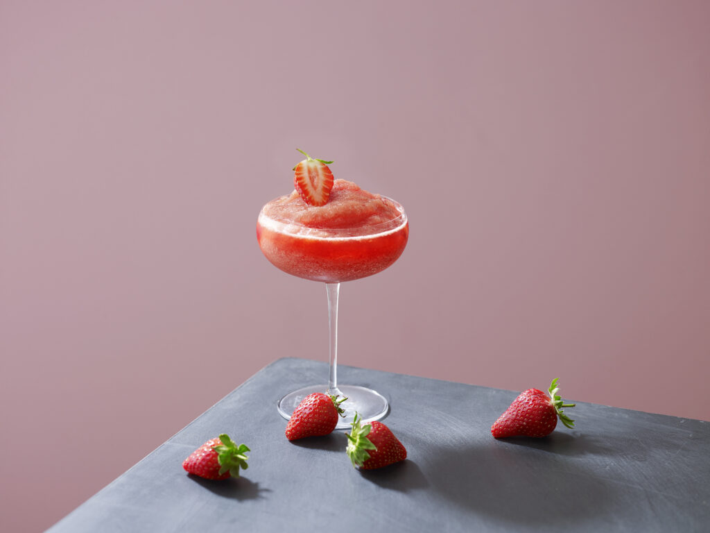 Elegant Pink Strawberry Cocktail Wallpaper for Refreshing Vibes