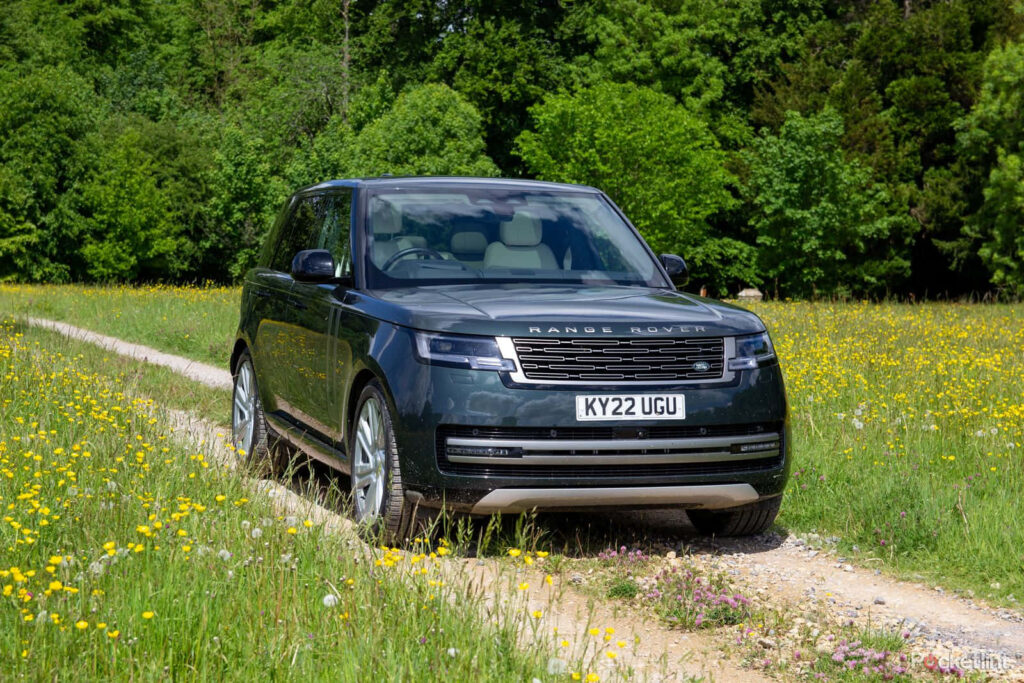 Elegant Range Rover Wallpaper: Luxury in Nature's Serenity