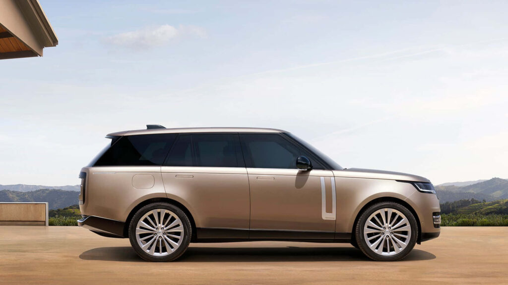 Elegant Range Rover Wallpaper: Luxury in a Serene Outdoor Setting