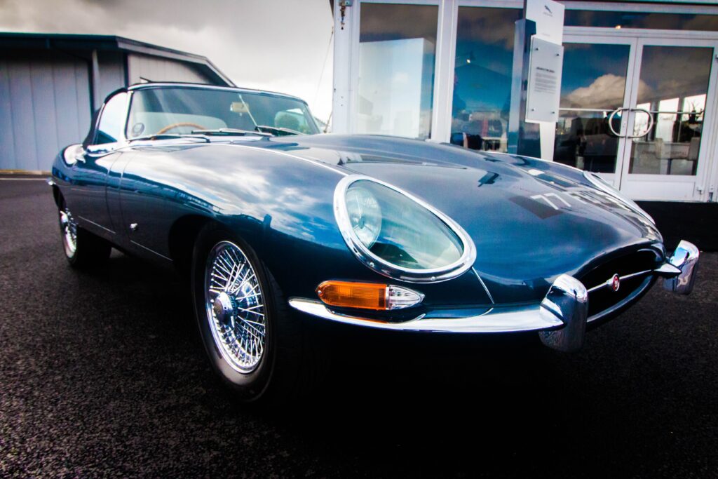 Sleek Retro Jaguar Car Wallpaper: Timeless Elegance & Chrome Details