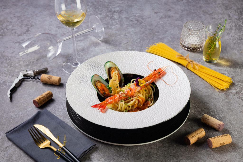 Elegant Seafood Pasta: Prawns & Mussels On Sophisticated Table Wallpaper