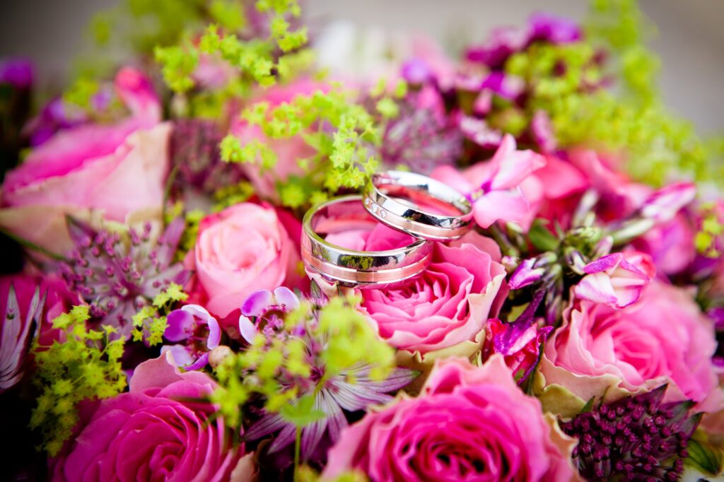 Romantic Wedding Bouquet Wallpaper: Pink Roses & Silver Rings