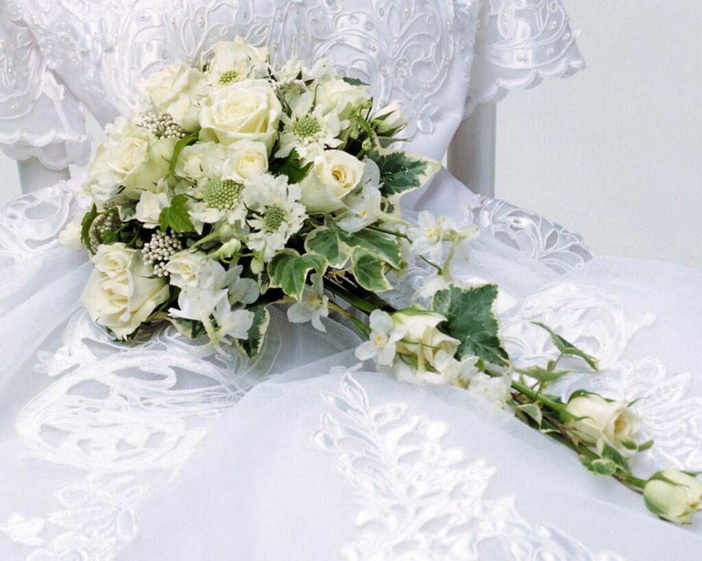 Elegant Wallpaper: White Roses & Wedding Dress Embroidery Background