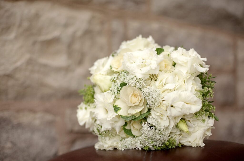Elegant White Flower Bouquet Wallpaper with Textured Background