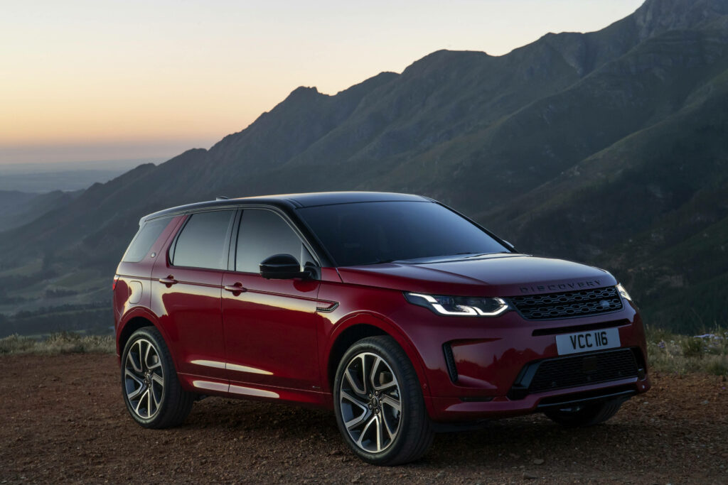 Firenze Red Land Rover Discovery Wallpaper: Elegant Mountain Sunset