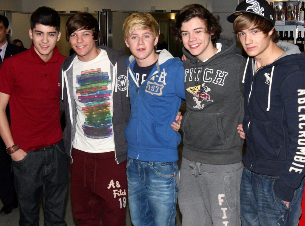 Radiant One Direction: Amplifying for an Unforgettable Show Wallpaper