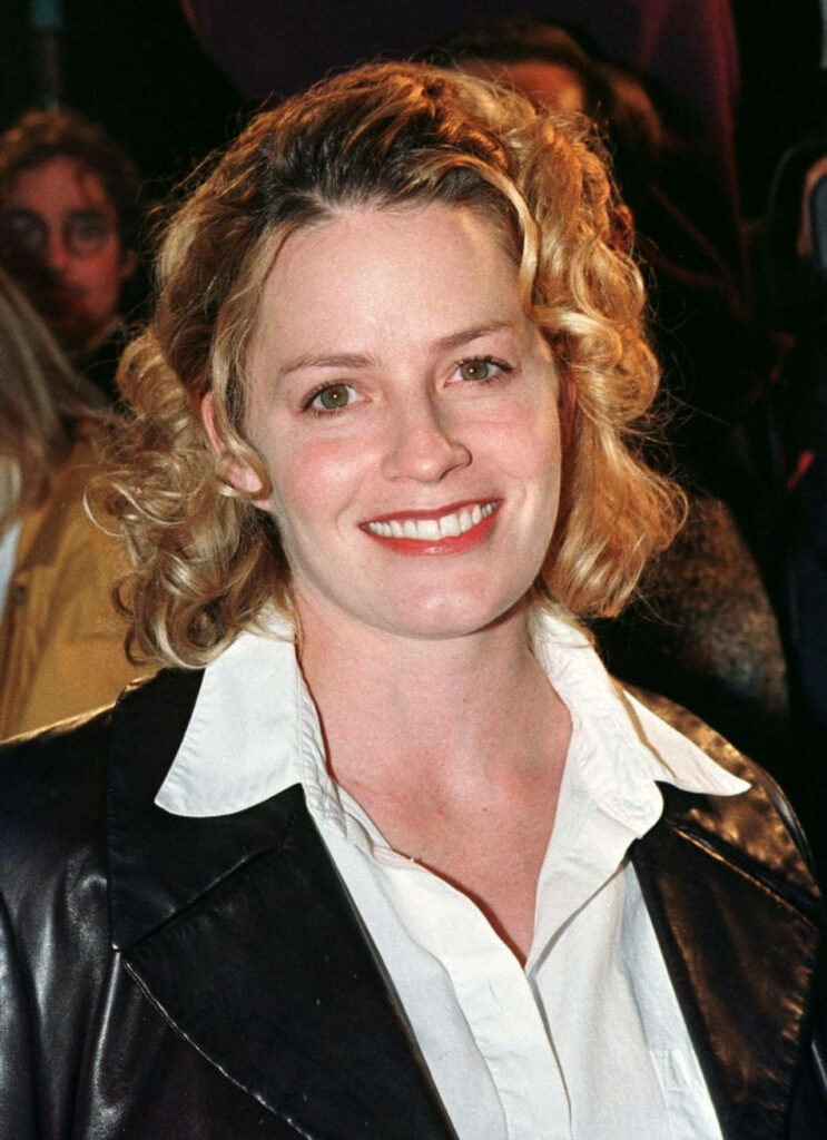 Elisabeth Shue smiling in white blouse and black leather jacket vintage 90s celebrity style wallpaper