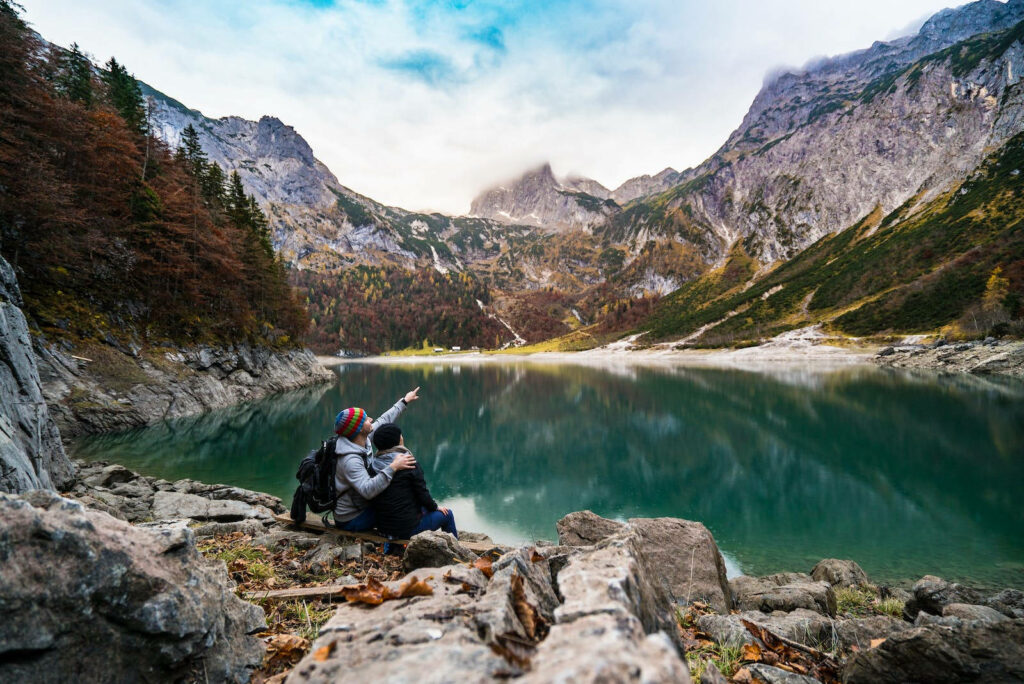 Nature's Embrace: Enamored Couples Delighting in the Wilderness Wallpaper