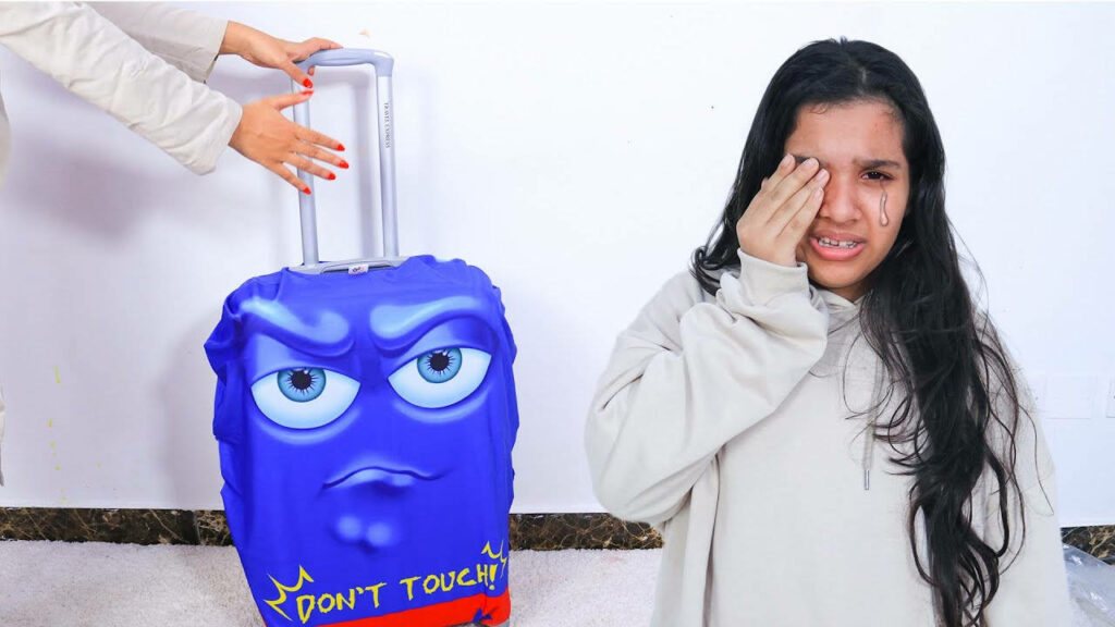 Don't Touch! Animated Luggage Protector with Distressed Traveler Wallpaper