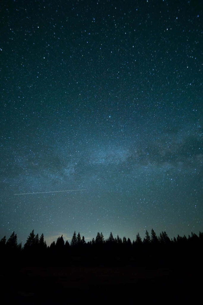Enigmatic Nocturnal Skies: Captivating Dark Starry Night 1000 X 1500 - Mesmerizing Dark Starry Night Background Photograph Wallpaper