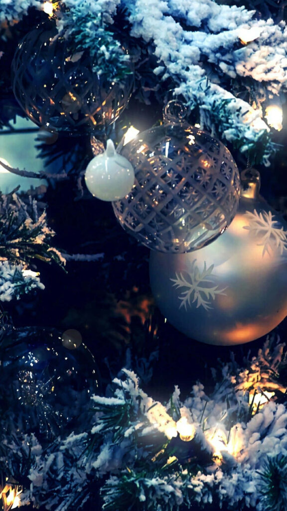 Serene Christmas Tree Wallpaper: Snow-Dusted & Festive iPhone Background