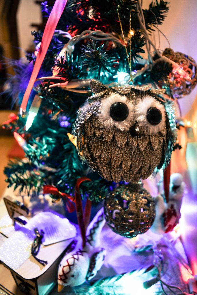 Enchanting Christmas Tree Wallpaper with Colorful Lights & Owl Ornament