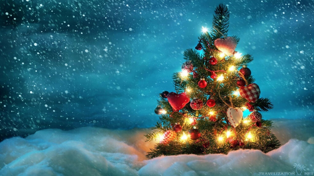 Enchanting Christmas Wallpaper: Decorated Tree & Serene Snowfall