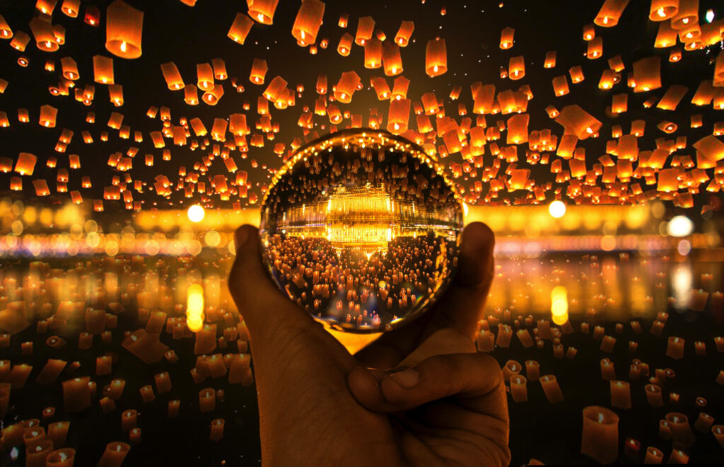 Golden Temple HD Wallpaper: Serene Lanterns & Enchanting Beauty