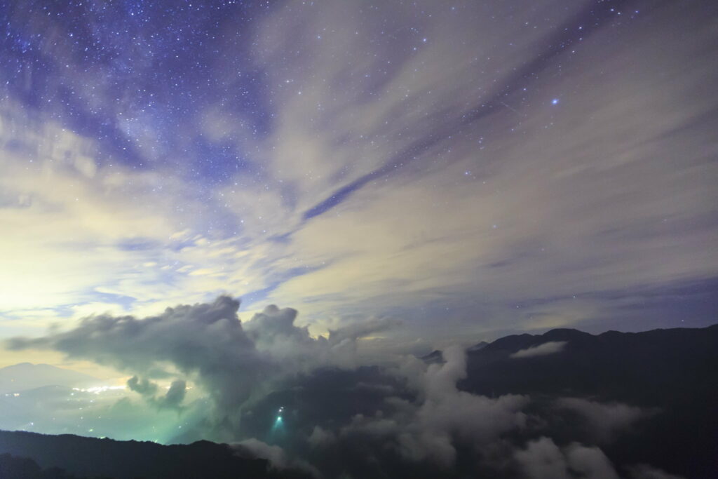 Mystical Nocturnal Splendor: A Captivating HD Wallpaper Depicting the Enchanted Nighttime Beauty of Nature