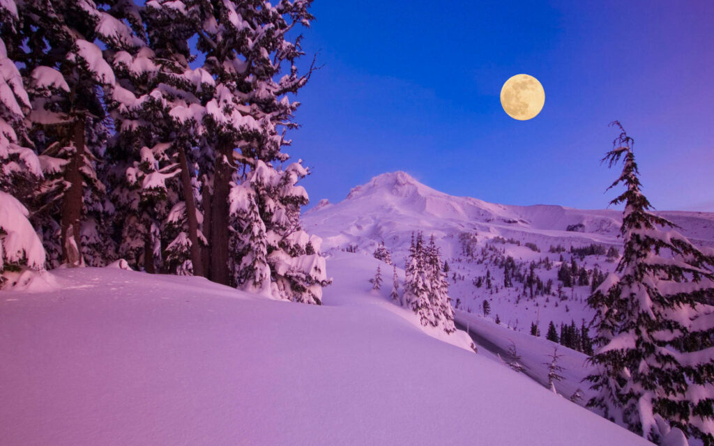 Majestic Moonlit Peaks: Tranquil Desktop Backdrop for Moon Lovers Wallpaper
