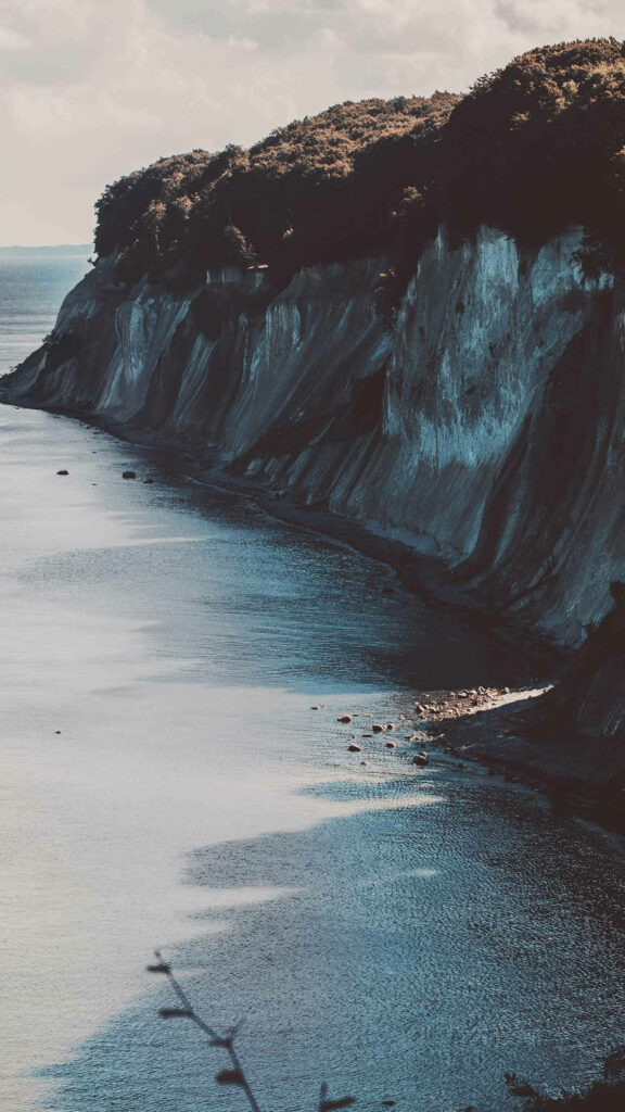 The Majestic Ocean View: A Moody Landscape for iPhone XS Ocean Background Wallpaper