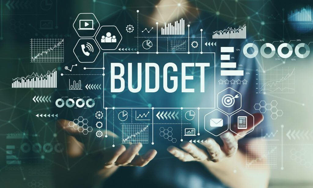 Dynamic Financial Management Wallpaper: Budgeting, Piggy Bank & Coins