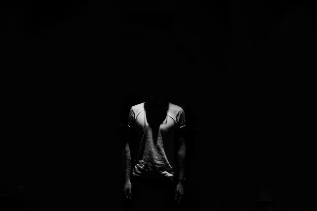 Enigmatic Black and White Silhouette Wallpaper: Dramatic Contrast