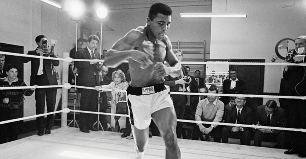 Legendary Muhammad Ali Training Wallpaper - Boxing Ring Action