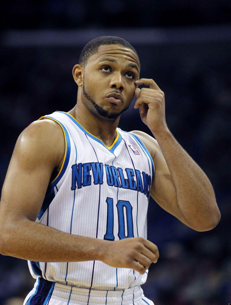 Eric Gordon in New Orleans Hornets jersey focused on court during intense basketball game wallpaper