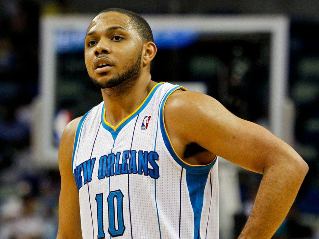 Eric Gordon in New Orleans basketball jersey focused on court with vibrant team colors wallpaper