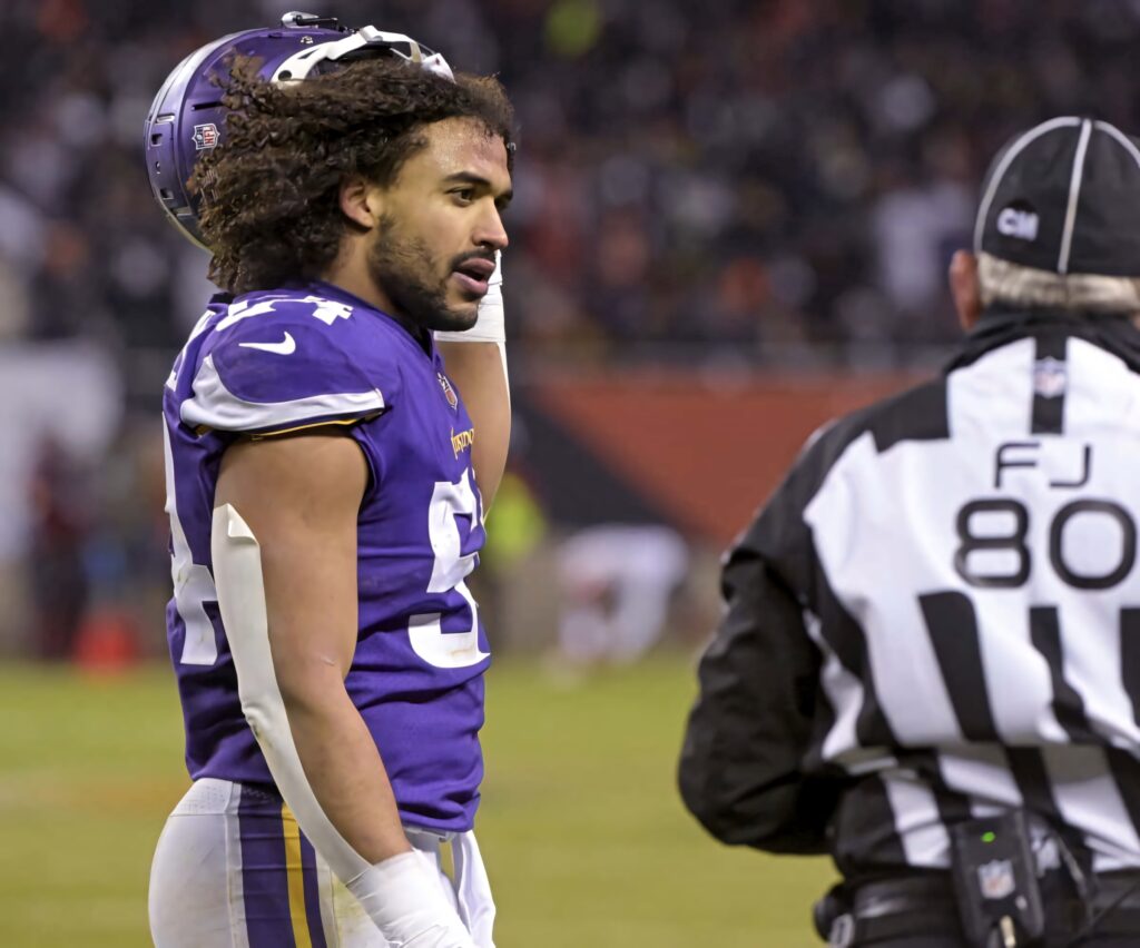 Eric Kendricks in Minnesota Vikings uniform focused on field under stadium lights NFL wallpaper