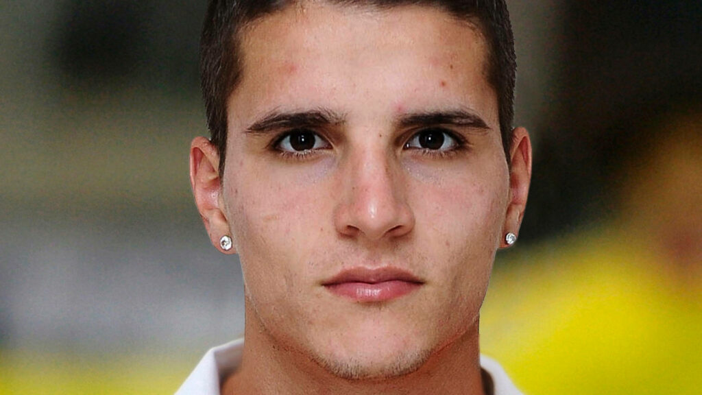 Close-up portrait of Érik Lamela with intense gaze and soft blurred background wallpaper