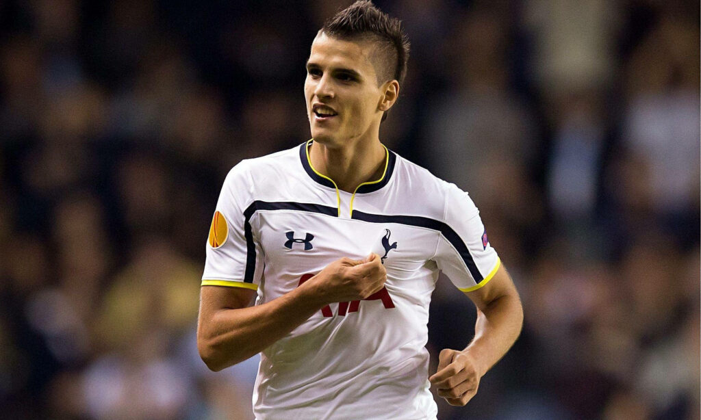 Érik Lamela celebrating in white Tottenham Hotspur jersey with blurred stadium background wallpaper