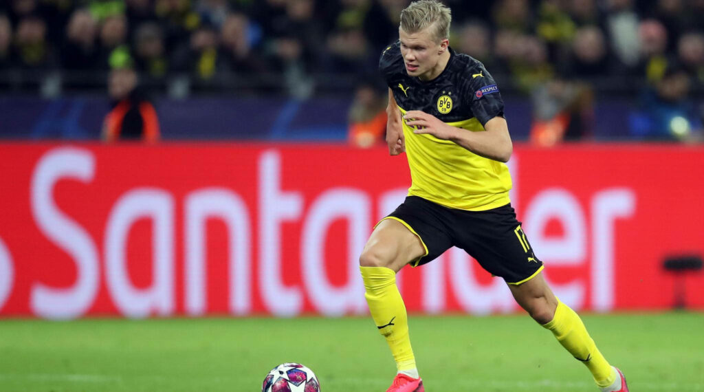 Erling Haaland Action Wallpaper: Dynamic BVB Striker in Intense Match
